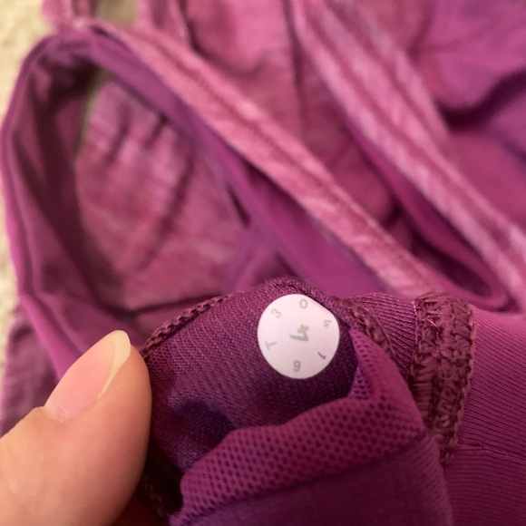 VEUC Lululemon size 4 On Track tank in Aurora - Picture 3 of 3